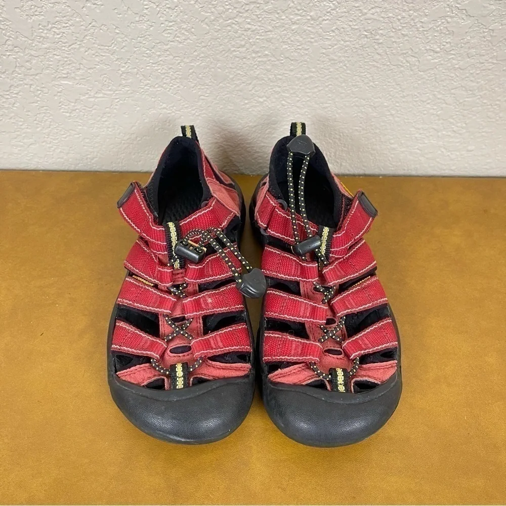 Keen Newport H2 (Ribbon Red/Gargoyle) Waterproof Kid's Shoe Size 2